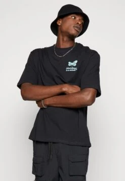 YOURTURN Chest Tee Unisex - Print T-Shirt - 802 - Black 11 YOURTURN Chest Tee Unisex - Print T-Shirt - 802 - Black -Yourturn Shop 0df043f7336d4498b652bc179d5ab6ee