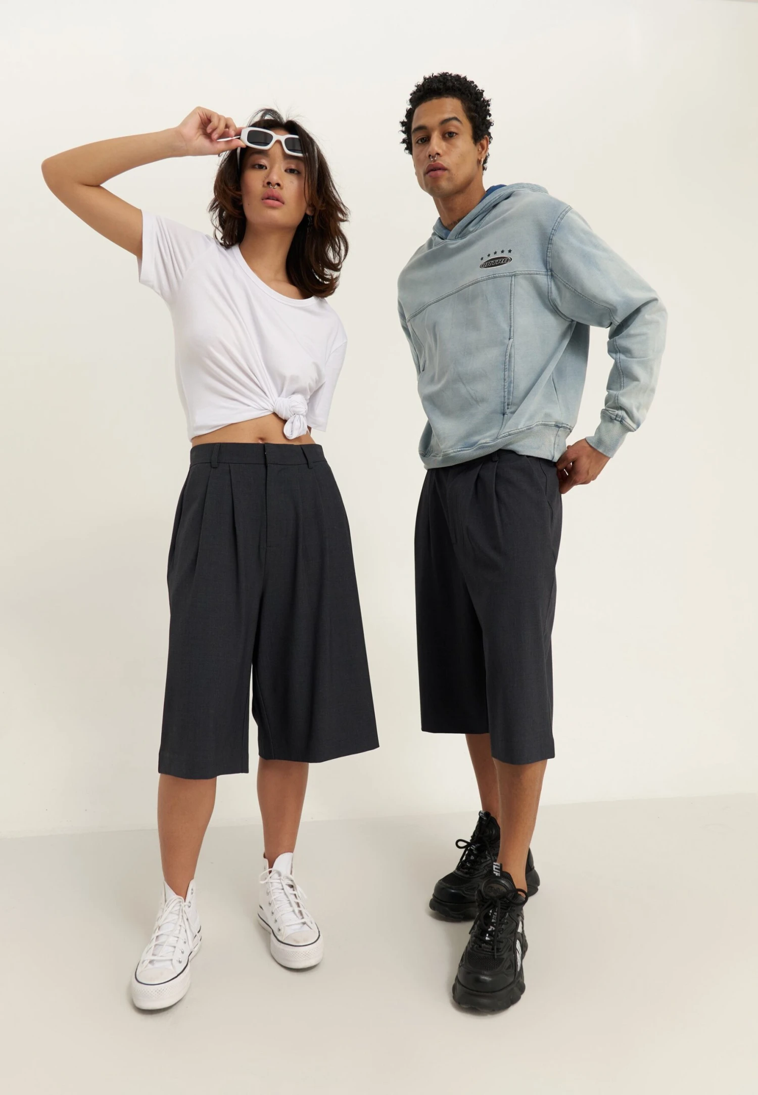 YOURTURN BAGGY TAILORED SHORTS UNISEX - Shorts - Dark Grey 4 YOURTURN BAGGY TAILORED SHORTS UNISEX - Shorts - Dark Grey - Image 2