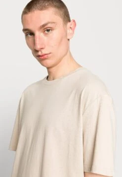 YOURTURN Unisex 5 Pack - Basic T-Shirt - Dark Grey/White/Beige -Yourturn Shop 1ff81c02e3974b36b3df2f96840a35da