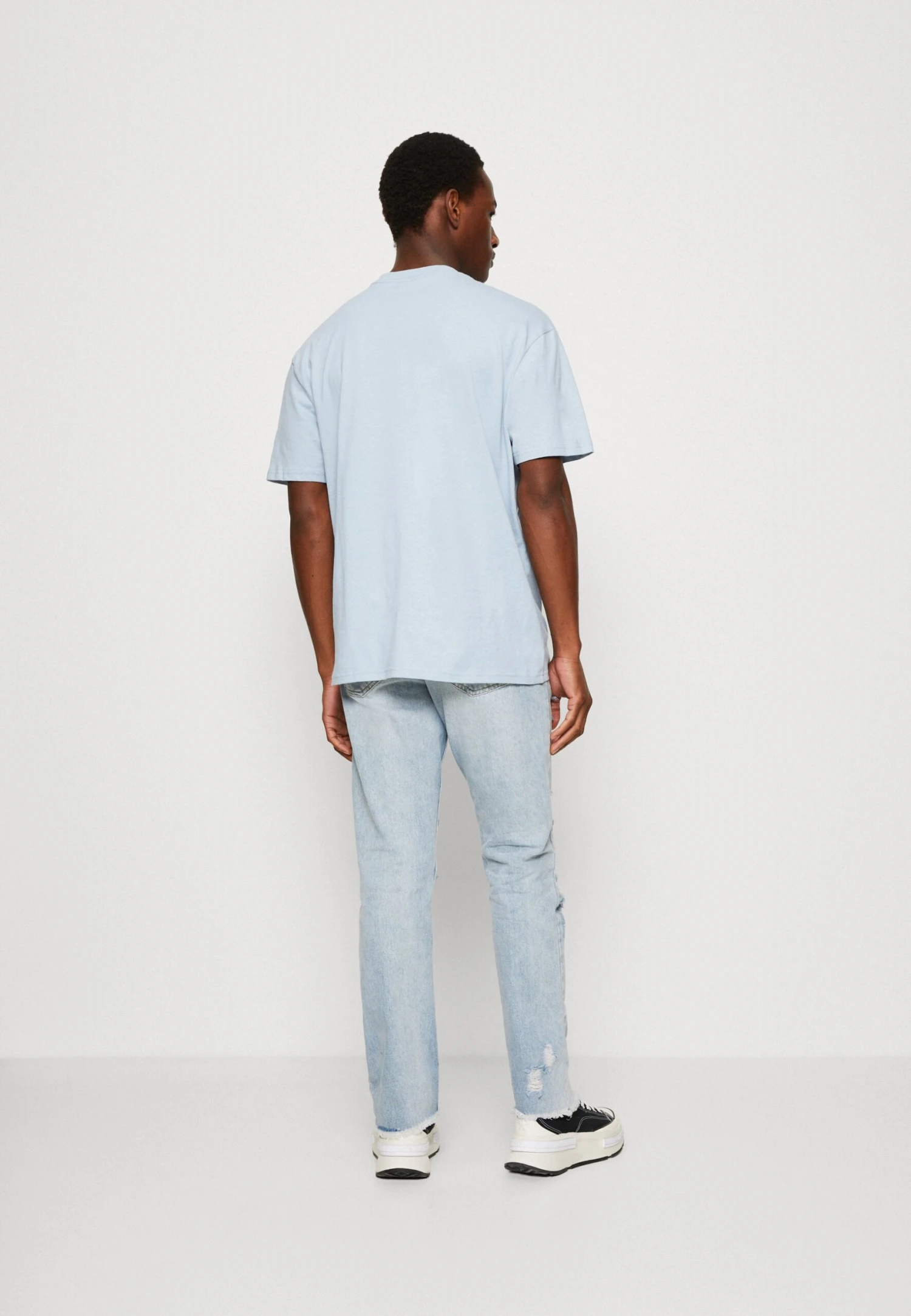 YOURTURN Unisex - Print T-Shirt - Light Blue 5 YOURTURN Unisex - Print T-Shirt - Light Blue - Image 3