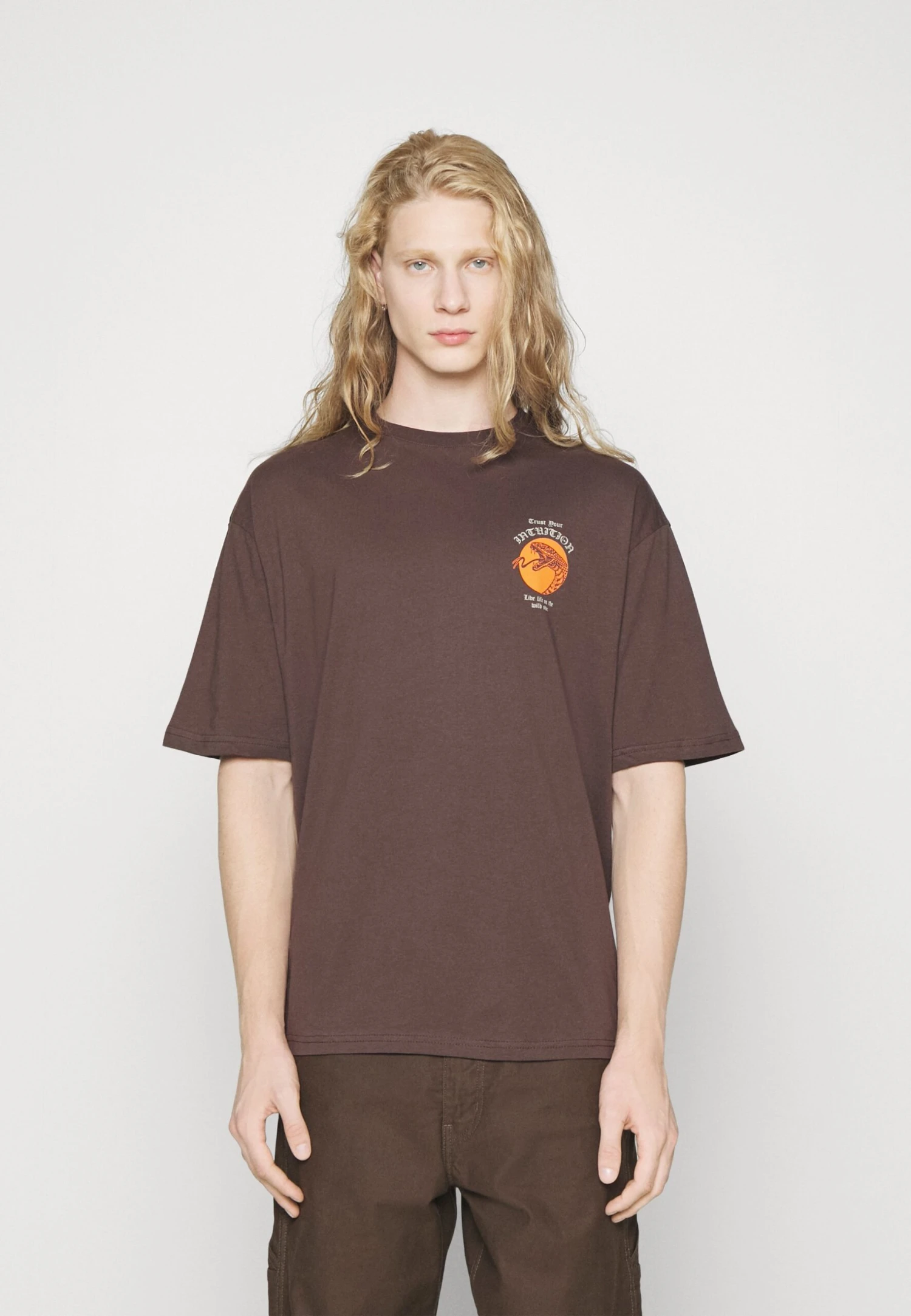 YOURTURN Unisex - Print T-Shirt - Brown 5 YOURTURN Unisex - Print T-Shirt - Brown - Image 3