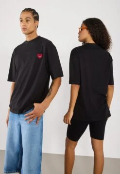 YOURTURN UNISEX 2 PACK - Print T-shirt - Black/white 13 YOURTURN UNISEX 2 PACK - Print T-shirt - Black/white -Yourturn Shop 268a197613b34860ac601febfeea9006