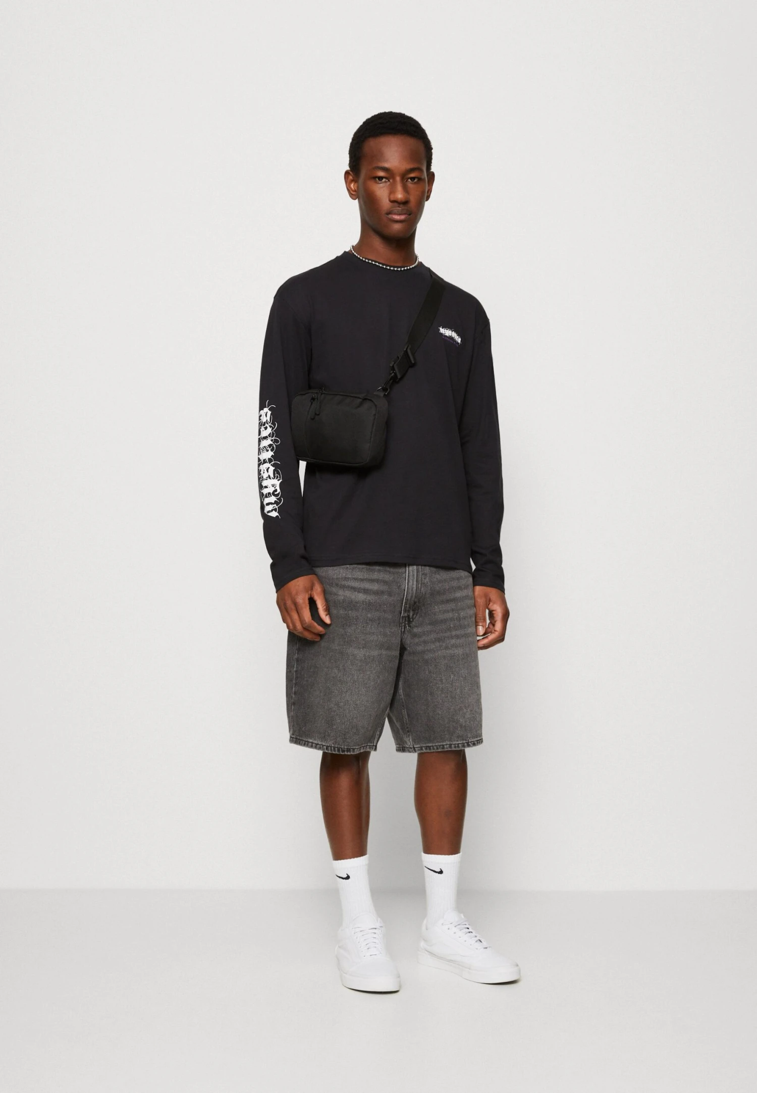 YOURTURN Unisex - Long Sleeved Top - Black 4 YOURTURN Unisex - Long Sleeved Top - Black - Image 2