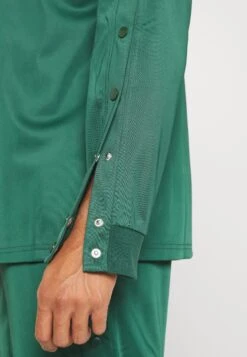 YOURTURN Unisex - Long Sleeved Top - Dark Green 18 YOURTURN Unisex - Long Sleeved Top - Dark Green -Yourturn Shop 2b7642b57fcd47a080bd29ebccc98ff5