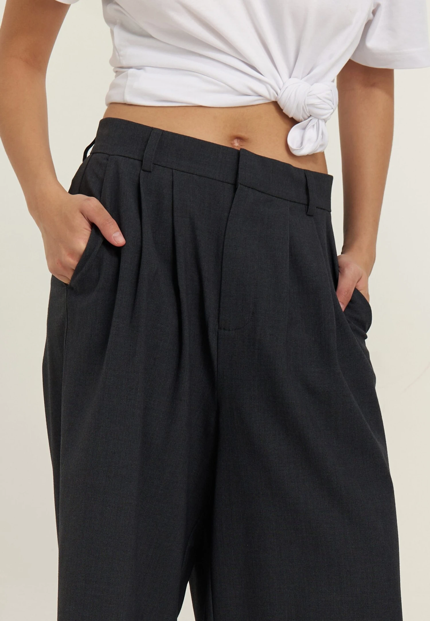 YOURTURN BAGGY TAILORED SHORTS UNISEX - Shorts - Dark Grey 9 YOURTURN BAGGY TAILORED SHORTS UNISEX - Shorts - Dark Grey - Image 7