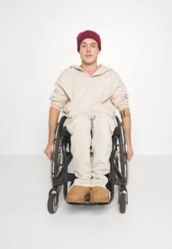 YOURTURN Tracksuit Bottoms - Beige -Yourturn Shop 30a4bc65601f4a879bbe26118d38de02