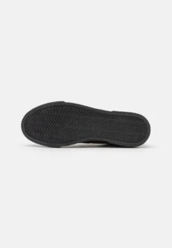 YOURTURN Unisex - Slip-Ons - Black 12 YOURTURN Unisex - Slip-Ons - Black -Yourturn Shop 30fff8c93e114c0da299c888830f95e7
