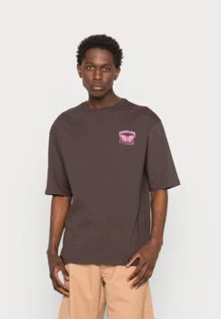 YOURTURN Nostalgia Future Tee Unisex - Print T-Shirt - Brown -Yourturn Shop 36f7e96f8ea14564abd417ba45e7ff27