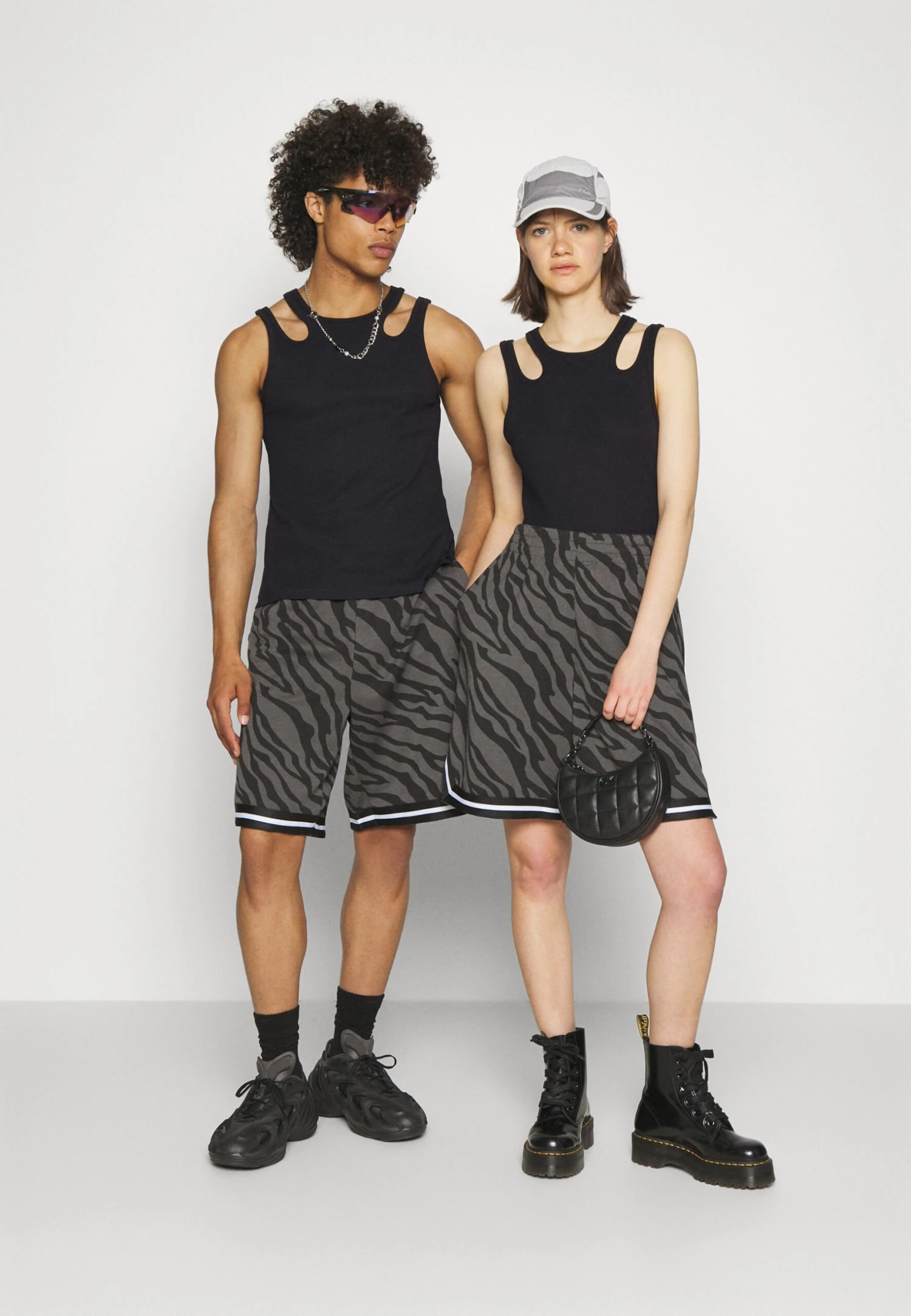 YOURTURN Unisex - Top - Black 4 YOURTURN Unisex - Top - Black - Image 2