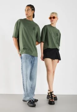 YOURTURN UNISEX - Print T-shirt - Thyme 14 YOURTURN UNISEX - Print T-shirt - Thyme -Yourturn Shop 43e4f19cf5f7429ab62e9160218a9407