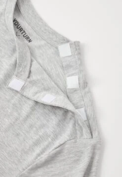 YOURTURN UNISEX 3 PACK - Basic T-shirt - 1x True Black / 1x Bright White 11-0601 Tcx / 1x H03c 14 YOURTURN UNISEX 3 PACK - Basic T-shirt - 1x True Black / 1x Bright White 11-0601 Tcx / 1x H03c -Yourturn Shop 442e371af46a4cb993bcd3ccd42bad98