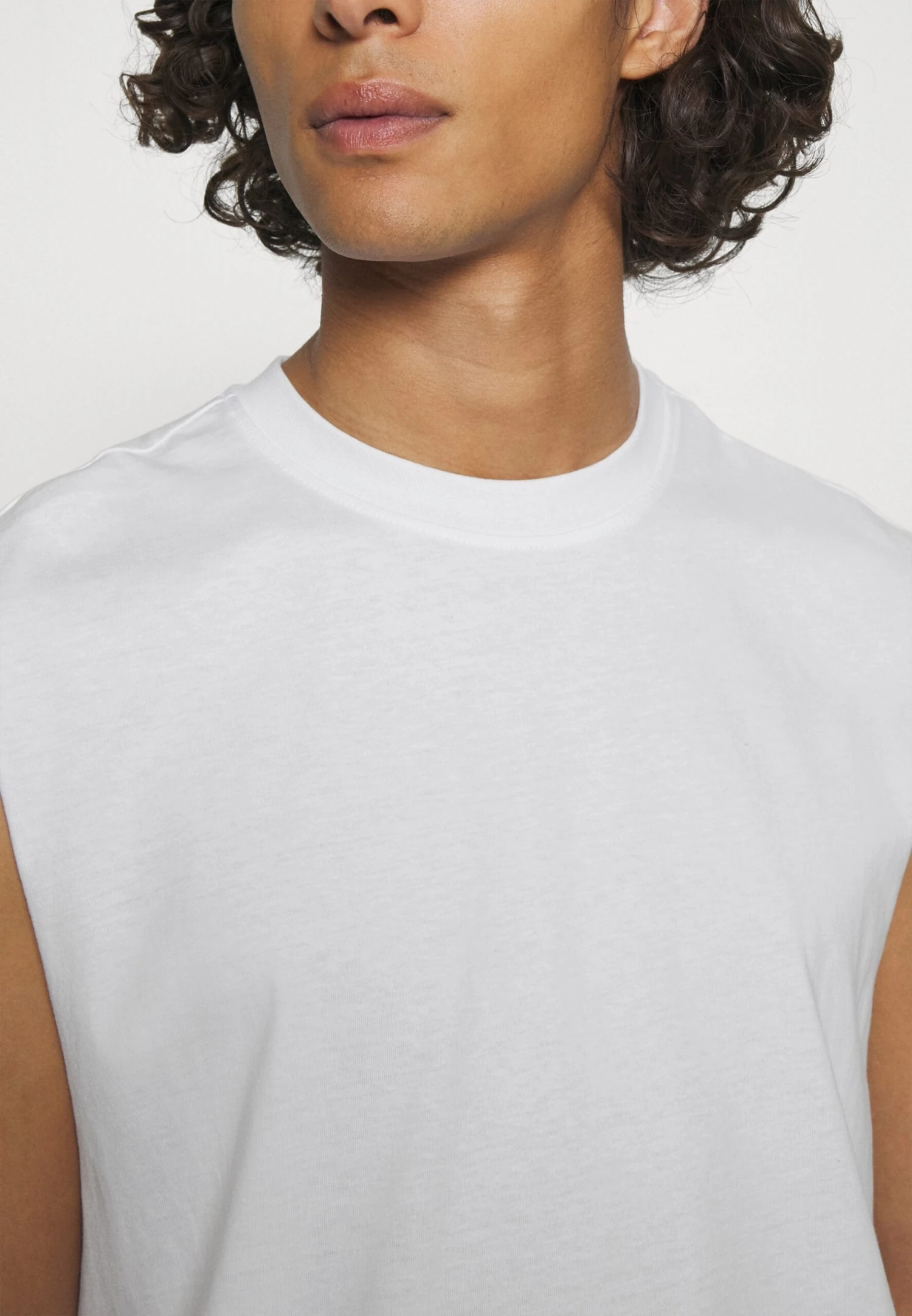 YOURTURN Unisex 2 Pack - Top - White, Black 11 YOURTURN Unisex 2 Pack - Top - White, Black - Image 9