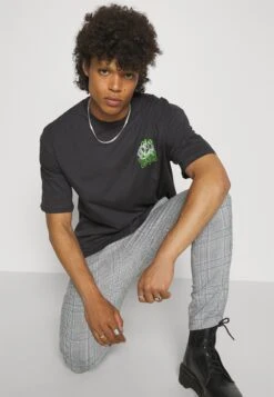 YOURTURN Snake Desire Tee Unisex - Print T-Shirt - Dark Grey 12 YOURTURN Snake Desire Tee Unisex - Print T-Shirt - Dark Grey -Yourturn Shop 44b0ef6a79da4748873fd0fa23caf12a