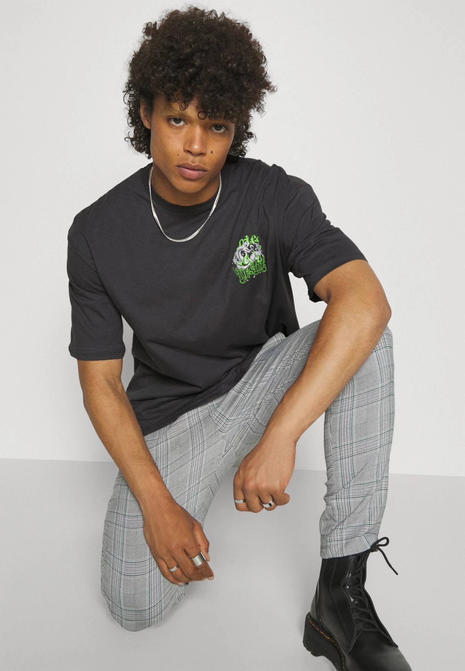 YOURTURN Snake Desire Tee Unisex - Print T-Shirt - Dark Grey 6 YOURTURN Snake Desire Tee Unisex - Print T-Shirt - Dark Grey - Image 4