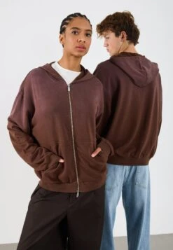 YOURTURN UNISEX - Zip-up Sweatshirt - 19-1118 Tcx Chestnut -Yourturn Shop 457841e6c0ca48b59930bfd1fe4448dd