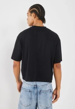 YOURTURN 2 PACK UNISEX BASIC BOXY CROPPED T-SHIRT - Basic T-shirt - True Black -Yourturn Shop 48a9d0c08cec4bca8242f4d3e34a02db