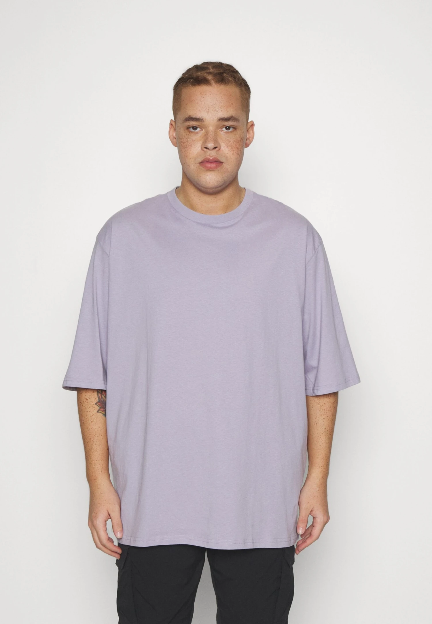 YOURTURN Unisex 3 Pack- Basic T-Shirt - White/Lilac/Black 5 YOURTURN Unisex 3 Pack- Basic T-Shirt - White/Lilac/Black - Image 3