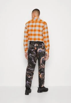 YOURTURN Phluid Unisex - Relaxed Fit Jeans - Black Denim -Yourturn Shop 4bc69e668d3e4e9183aebe8ece2004ad