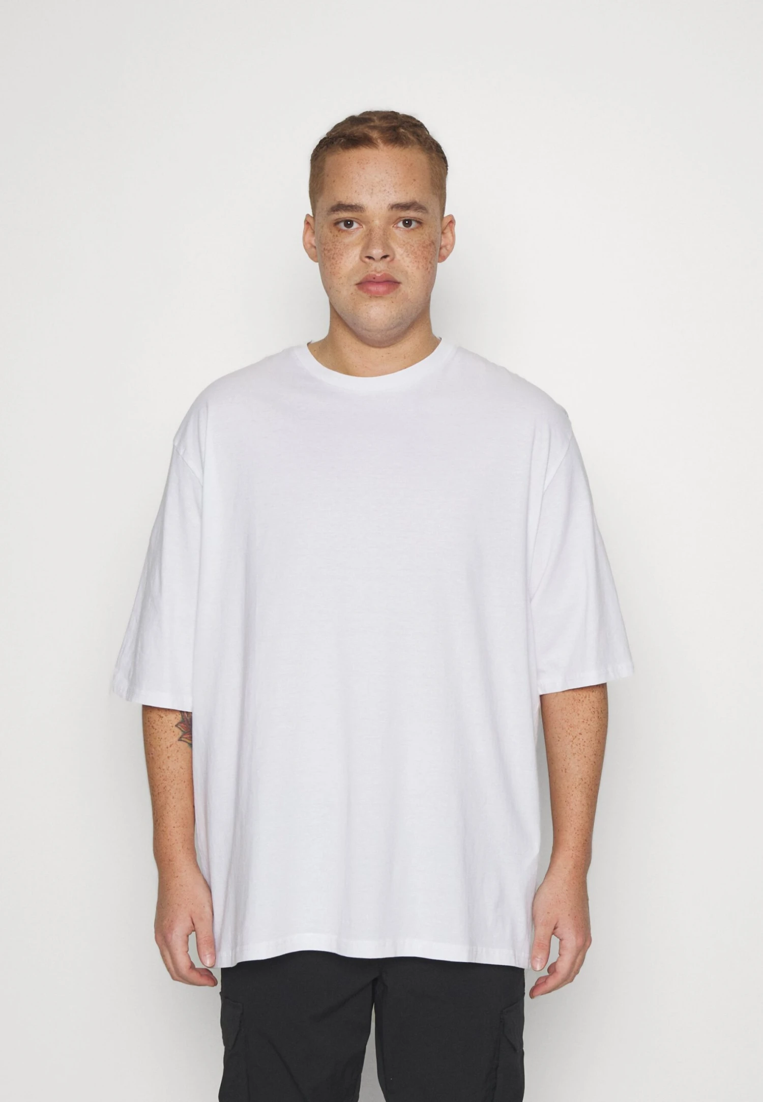 YOURTURN Unisex 3 Pack- Basic T-Shirt - White/Lilac/Black 4 YOURTURN Unisex 3 Pack- Basic T-Shirt - White/Lilac/Black - Image 2