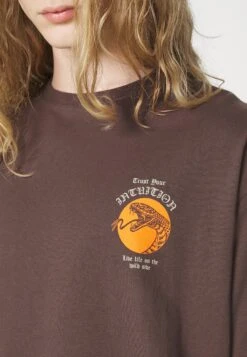 YOURTURN Unisex - Print T-Shirt - Brown 13 YOURTURN Unisex - Print T-Shirt - Brown -Yourturn Shop 60e0146b35394c18be3e1b26784f7161