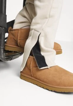 YOURTURN Tracksuit Bottoms - Beige -Yourturn Shop 69c2242cbc97415d9dde6d9d54f6d644