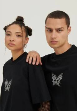 YOURTURN UNISEX - Print T-shirt - Black/silver -Yourturn Shop 6e16bf1286ff45e19f514d134ae0bbcb