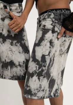 YOURTURN Unisex - Denim Shorts - Black Denim -Yourturn Shop 6f57c0c64b7d40299b512707a370f88a