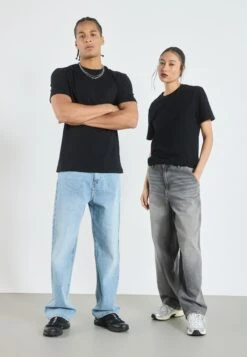 YOURTURN UNISEX 2 PACK BASIC REGULAR T SHIRT - Basic T-shirt - True Black 15 YOURTURN UNISEX 2 PACK BASIC REGULAR T SHIRT - Basic T-shirt - True Black -Yourturn Shop 753d2877c72546f9a0f918abe7efed82