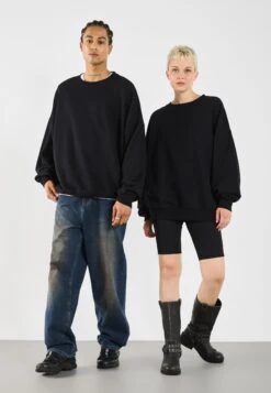 YOURTURN OVERSIZE BASIC CREWNECK UNISEX - Sweatshirt - True Black 13 YOURTURN OVERSIZE BASIC CREWNECK UNISEX - Sweatshirt - True Black -Yourturn Shop 7bf86806b3f44738ae745cd79b75535f