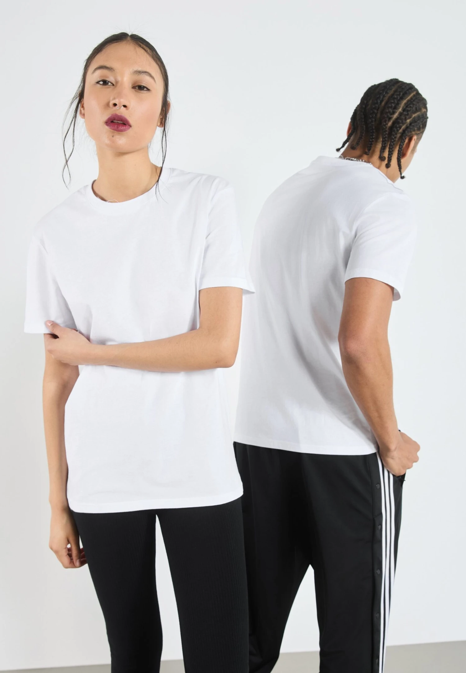 YOURTURN UNISEX 2 PACK BASIC REGULAR T SHIRT - Basic T-shirt - Bright White 6 YOURTURN UNISEX 2 PACK BASIC REGULAR T SHIRT - Basic T-shirt - Bright White - Image 4