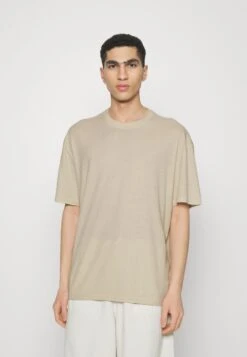 YOURTURN Unisex 2 Pack - Basic T-Shirt - Offwhite/Light Green 11 YOURTURN Unisex 2 Pack - Basic T-Shirt - Offwhite/Light Green -Yourturn Shop 8890b013758943de8d726c3801ba5681