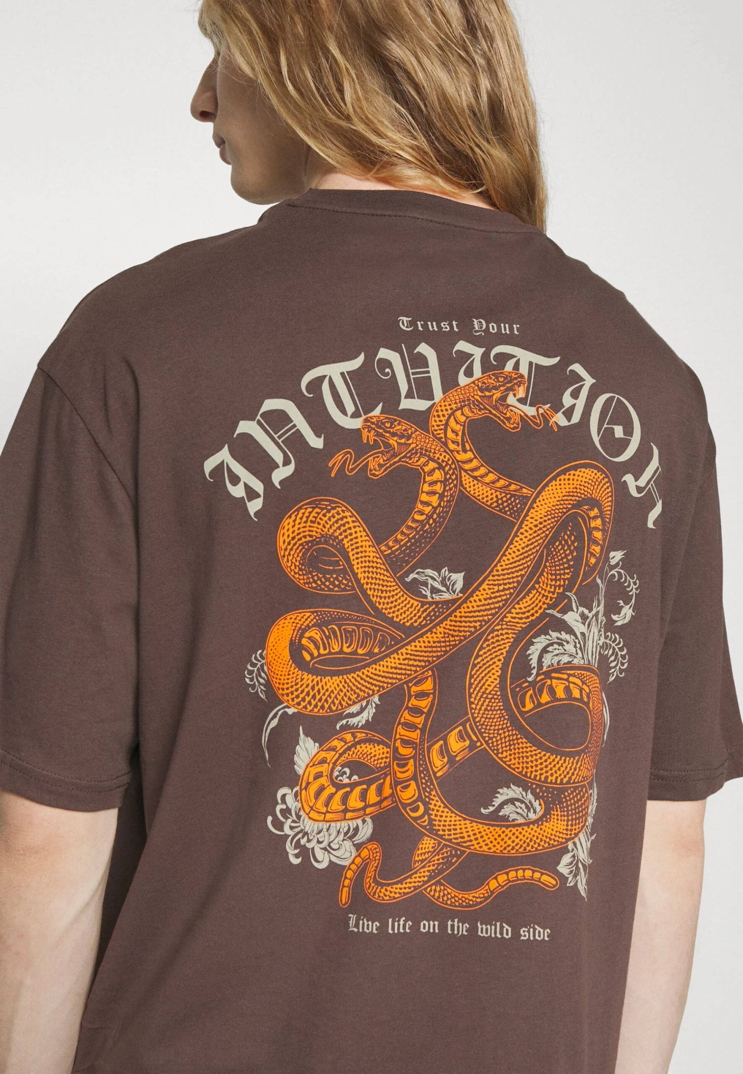 YOURTURN Unisex - Print T-Shirt - Brown 6 YOURTURN Unisex - Print T-Shirt - Brown - Image 4