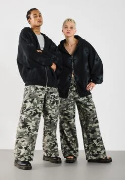 YOURTURN UNISEX - Zip-up Sweatshirt - Schwarz