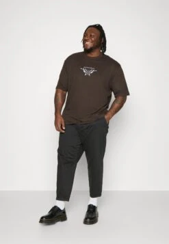 YOURTURN Print T-Shirt - Brown 9 YOURTURN Print T-Shirt - Brown -Yourturn Shop 9a82c112191b46f79544b65f5541f1bf