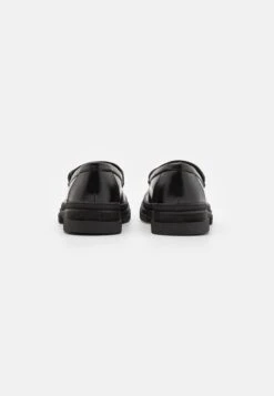 YOURTURN Slip-Ons - Black -Yourturn Shop 9e2db4d6f11446cc9d7a304ff1ecc8c6