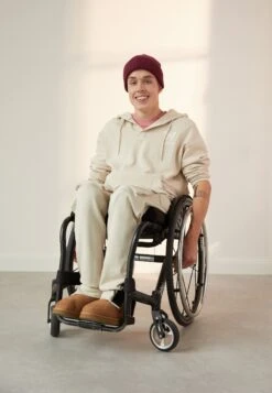 YOURTURN Tracksuit Bottoms - Beige -Yourturn Shop a109ae63d8cb4653bb9941811304b10b