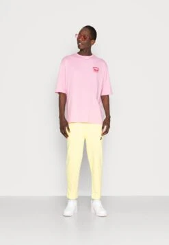 YOURTURN Nostalgia Future Tee Unisex - Print T-Shirt - Pink 8 YOURTURN Nostalgia Future Tee Unisex - Print T-Shirt - Pink -Yourturn Shop a5a1a7b7ff9a43cb8b92ca005cdfd196