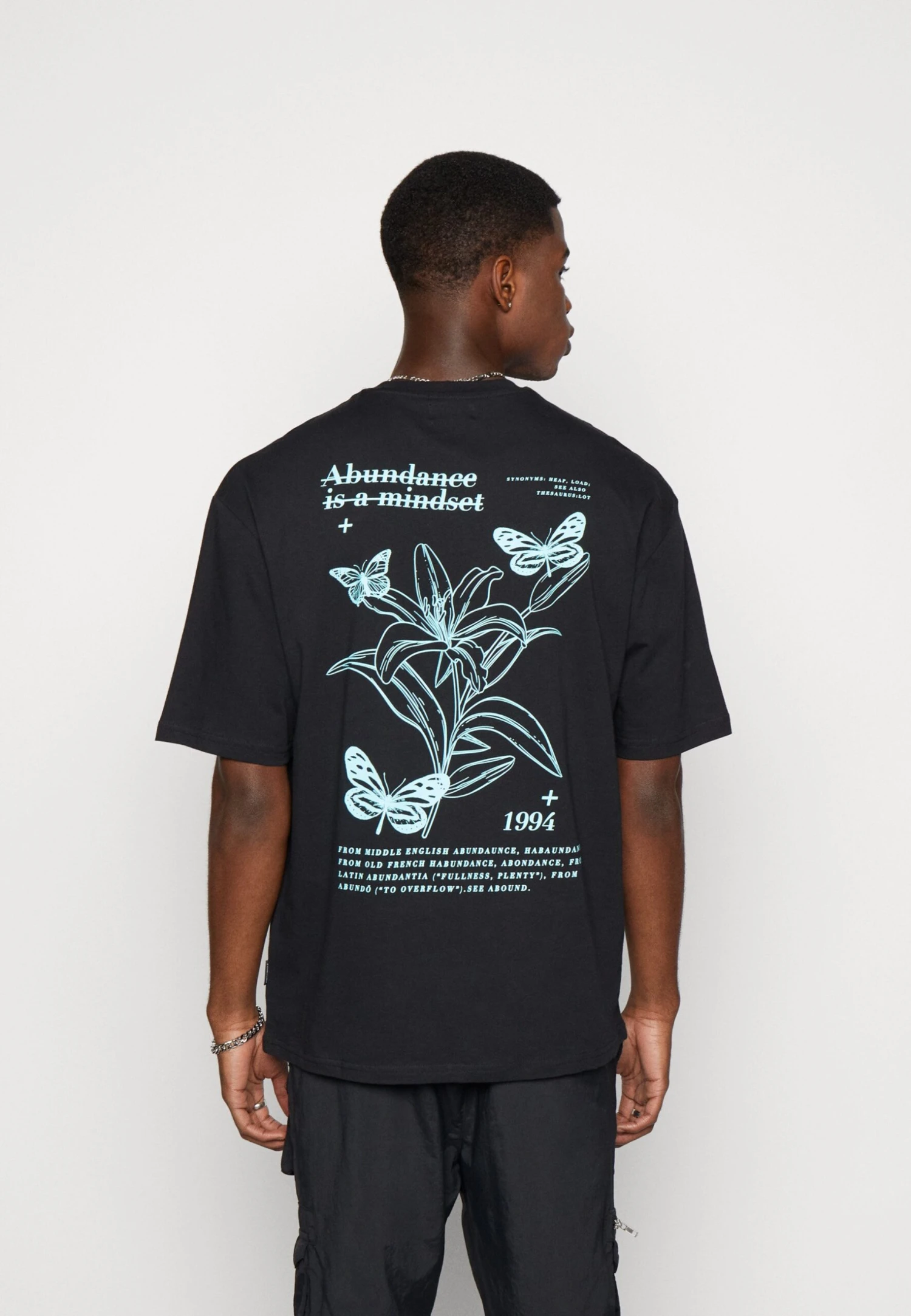 YOURTURN Chest Tee Unisex - Print T-Shirt - 802 - Black 5 YOURTURN Chest Tee Unisex - Print T-Shirt - 802 - Black - Image 3