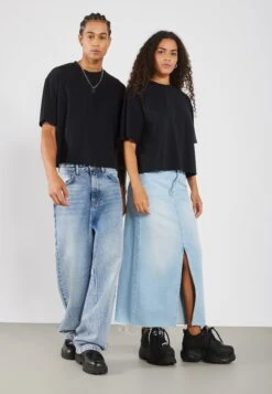 YOURTURN 2 PACK UNISEX BASIC BOXY CROPPED T-SHIRT - Basic T-shirt - True Black -Yourturn Shop b66674befc6a47be81f2cb3d3a0380d6