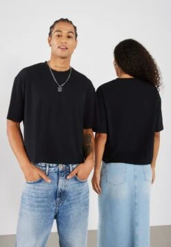 YOURTURN 2 PACK UNISEX BASIC BOXY CROPPED T-SHIRT - Basic T-shirt - True Black -Yourturn Shop b6cb7310456e42bc8c808005decd1a5e