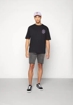 YOURTURN Heart Graphic Backprint Tee Unisex - Print T-Shirt - Black 9 YOURTURN Heart Graphic Backprint Tee Unisex - Print T-Shirt - Black -Yourturn Shop bff66fc80cd44185bc717a1e6bf68db4