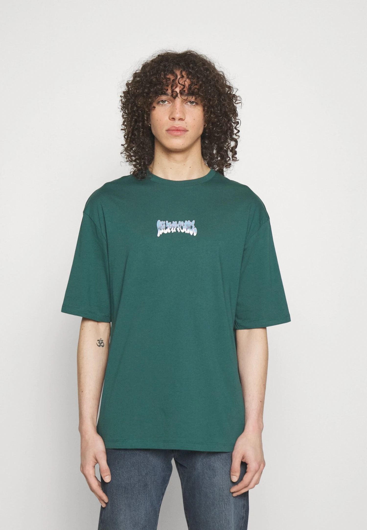 YOURTURN Graphic Tee Unisex - Print T-Shirt - Green 5 YOURTURN Graphic Tee Unisex - Print T-Shirt - Green - Image 3