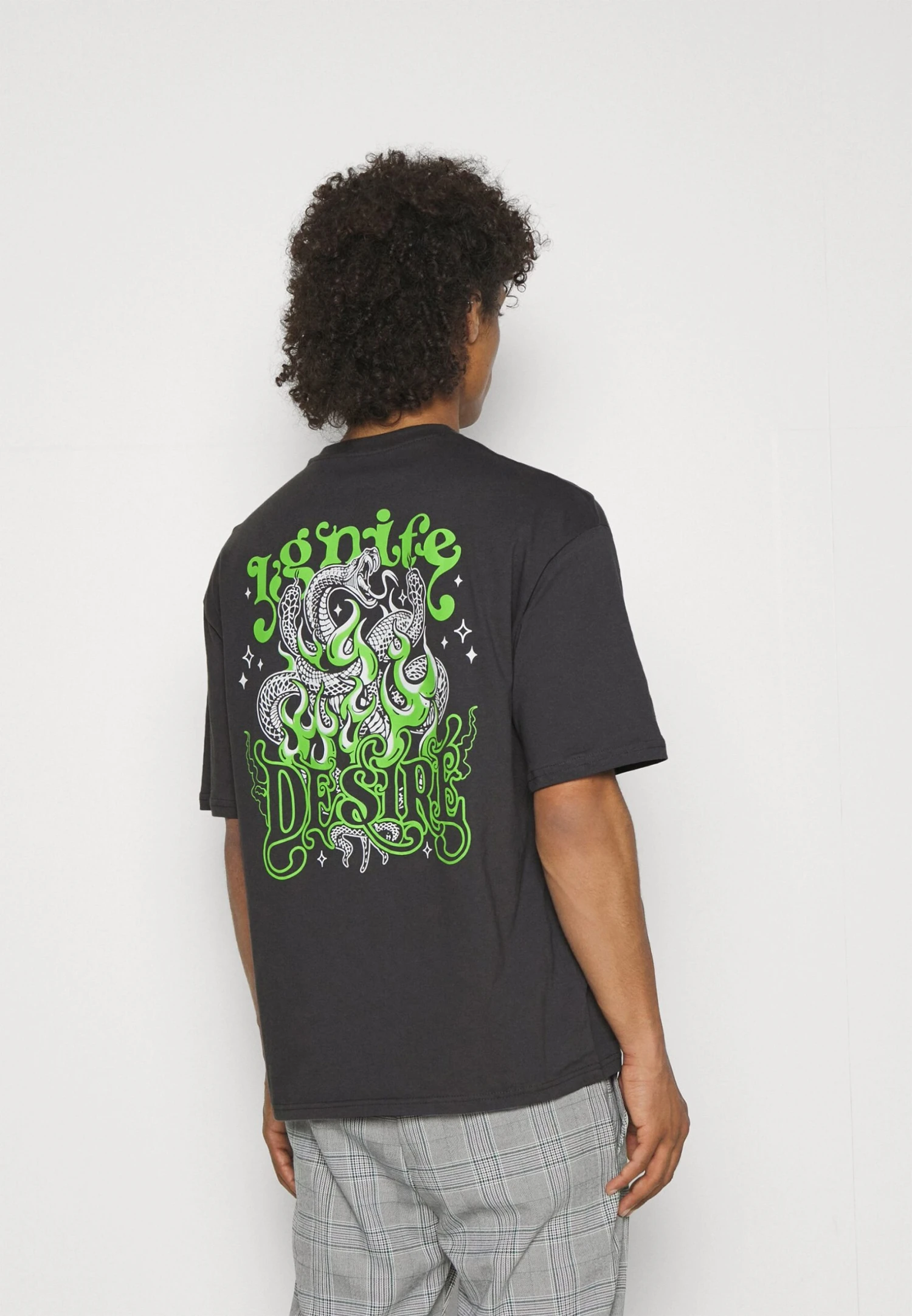 YOURTURN Snake Desire Tee Unisex - Print T-Shirt - Dark Grey 5 YOURTURN Snake Desire Tee Unisex - Print T-Shirt - Dark Grey - Image 3