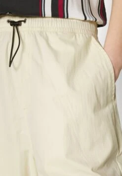 YOURTURN Genderless Parachute - Shorts - White -Yourturn Shop c4b7617e30964d8d94222559c32c9f62