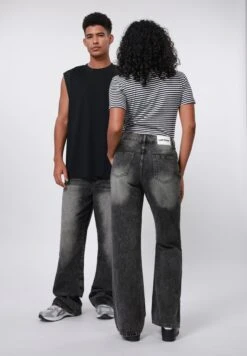 YOURTURN UNISEX - Loose Jeans - Black 9 YOURTURN UNISEX - Loose Jeans - Black -Yourturn Shop c7fd8c9763124fc2afe8246123a9ff36