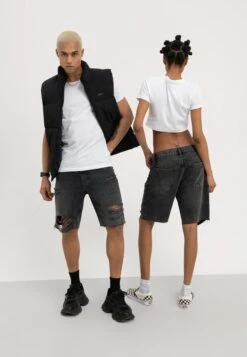 YOURTURN Unisex - Denim Shorts - Black 9 YOURTURN Unisex - Denim Shorts - Black -Yourturn Shop cb0e8a238396470b9ff5ebb0b55a6e08