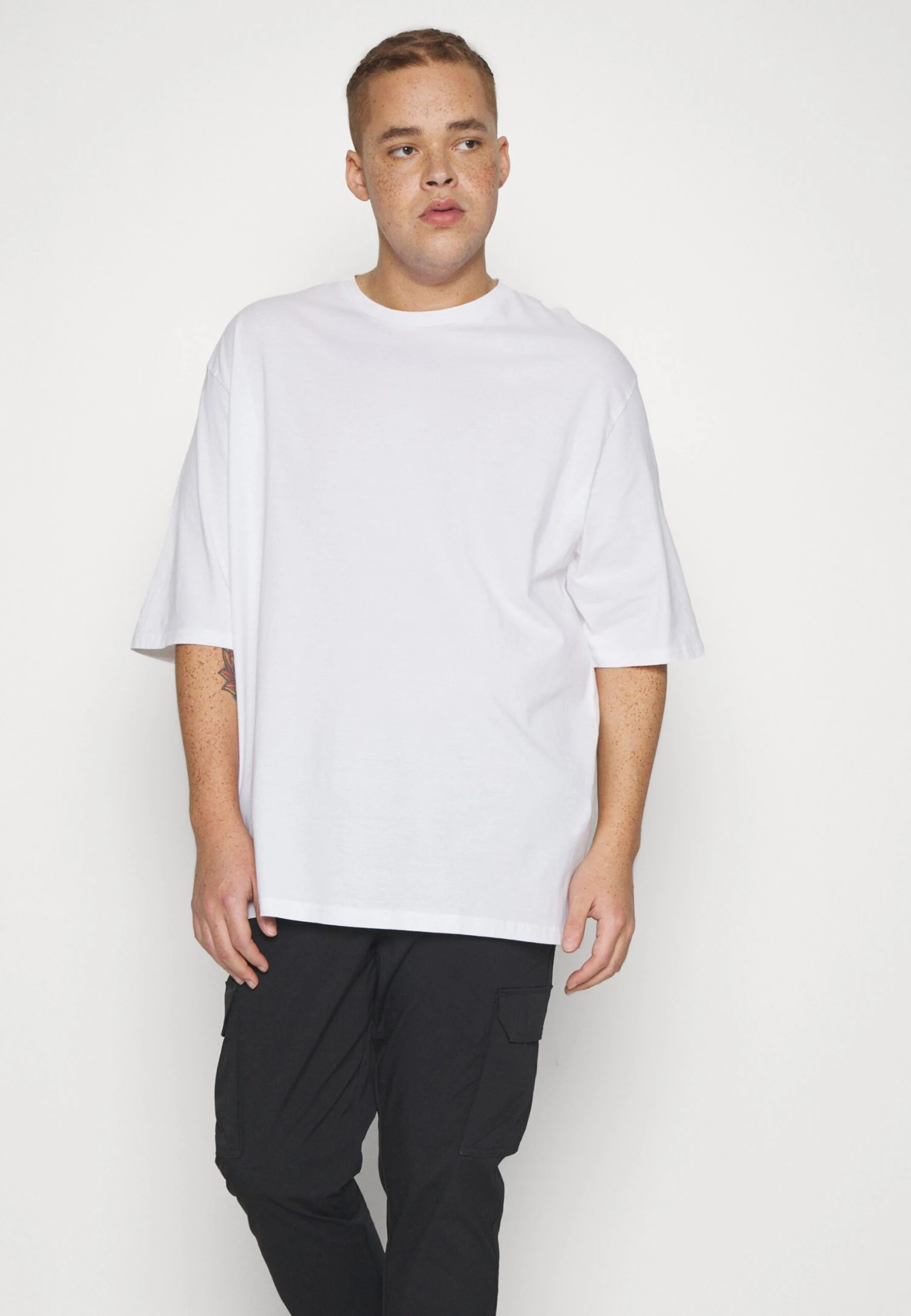 YOURTURN Unisex 3 Pack- Basic T-Shirt - White/Lilac/Black 9 YOURTURN Unisex 3 Pack- Basic T-Shirt - White/Lilac/Black - Image 7