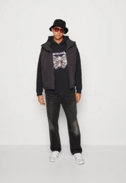 YOURTURN Metallica Unisex - Hoodie - Black 9 YOURTURN Metallica Unisex - Hoodie - Black -Yourturn Shop d384a373130c4ac0beebe5a654070314