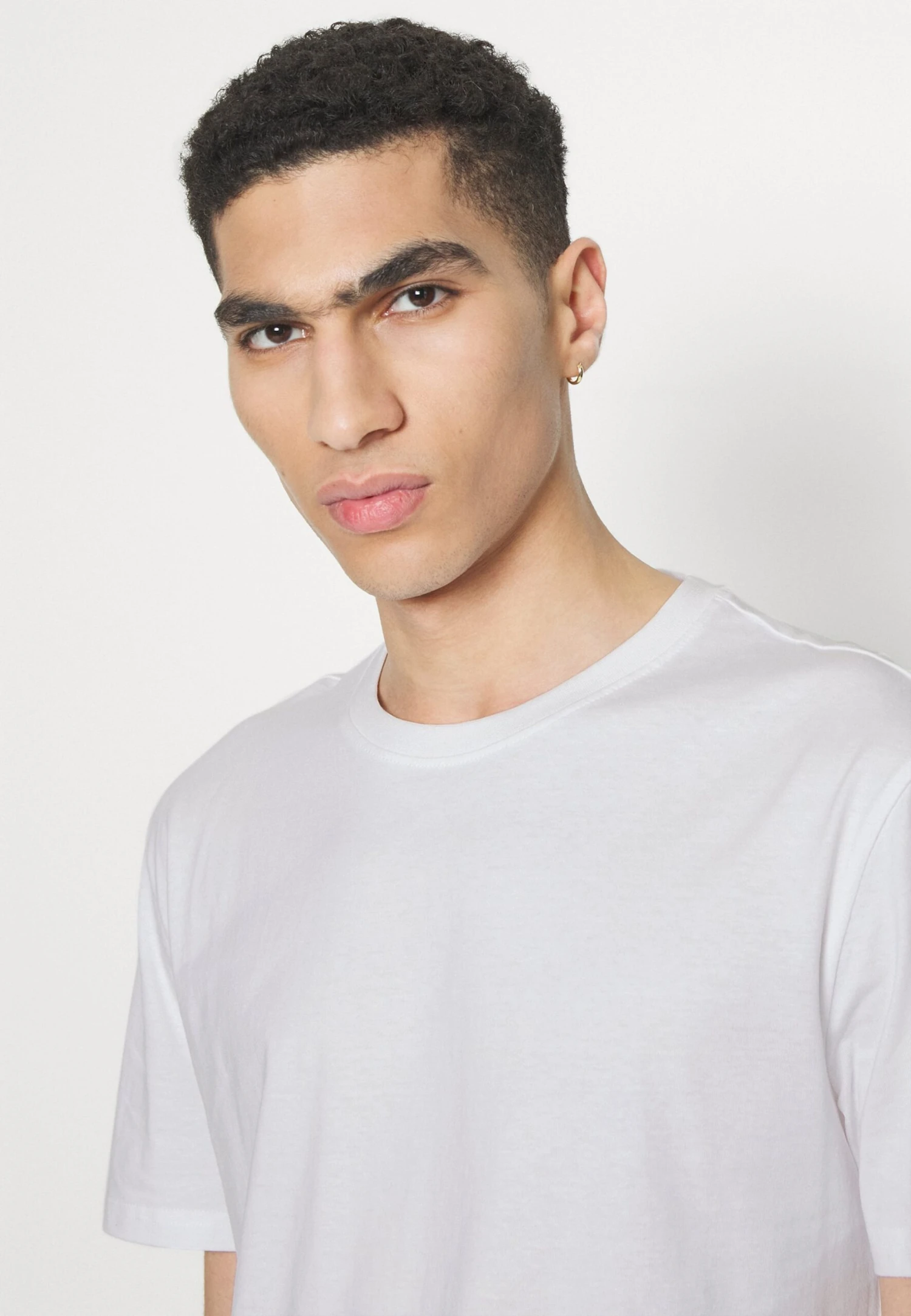 YOURTURN Unisex 5 Pack - Basic T-Shirt - White/Apricot/Light Blue 9 YOURTURN Unisex 5 Pack - Basic T-Shirt - White/Apricot/Light Blue - Image 7