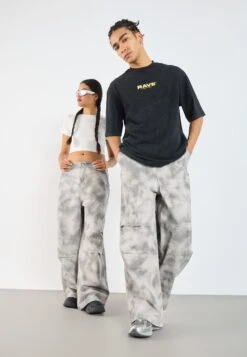 YOURTURN UNISEX - Trousers - Off White 13 YOURTURN UNISEX - Trousers - Off White -Yourturn Shop d89fe562f0f241ccad086d657b997a45